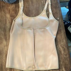 Body shaper with hooks and zipper. Adjustable!